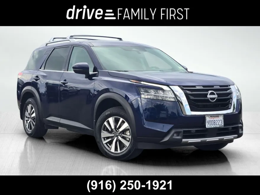 2022 Nissan Pathfinder SL photo 1