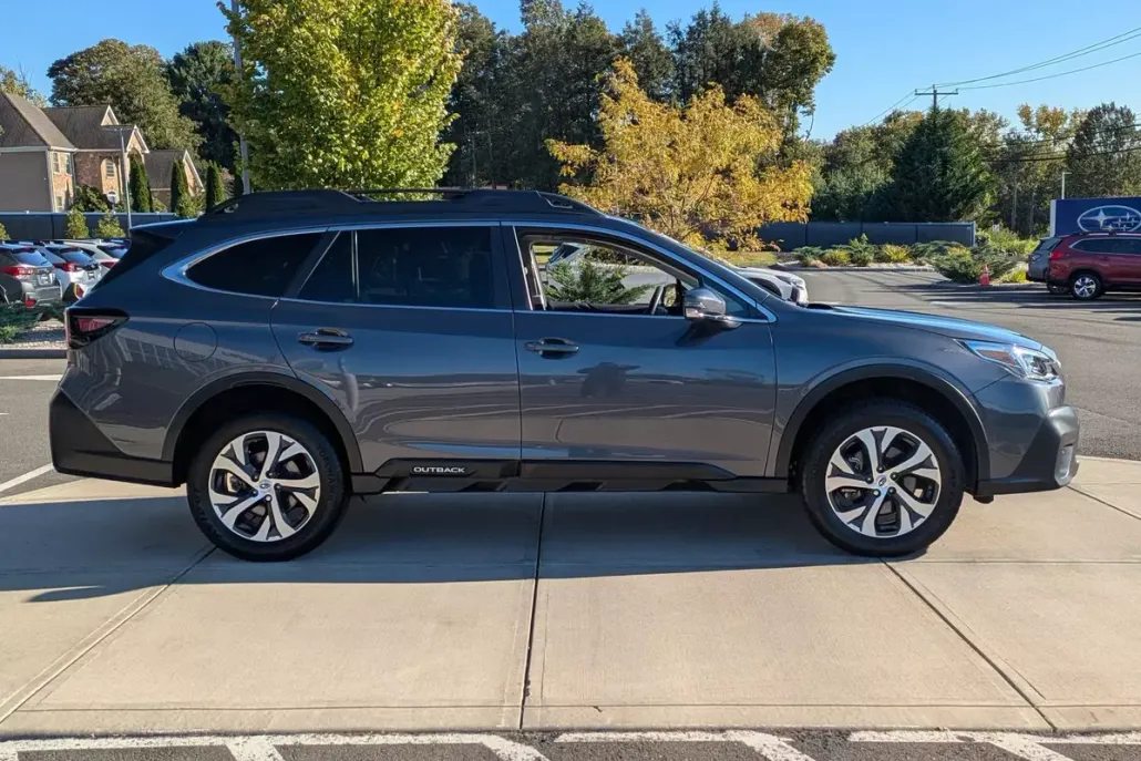 2022 Subaru Outback Limited photo 1