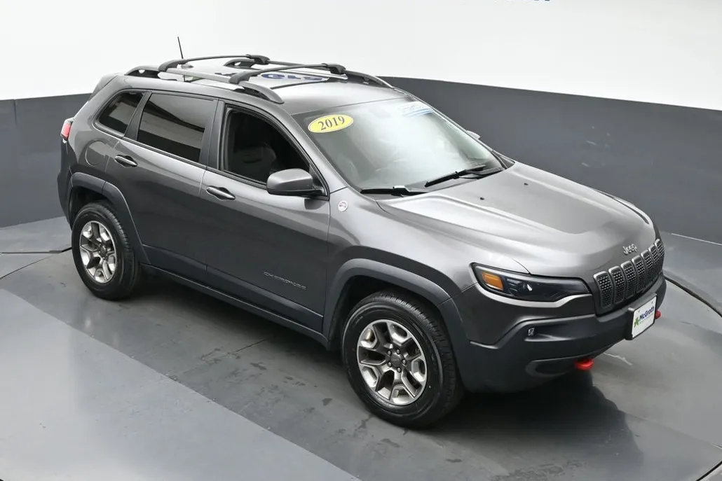 2019 Jeep Cherokee Trailhawk photo 1