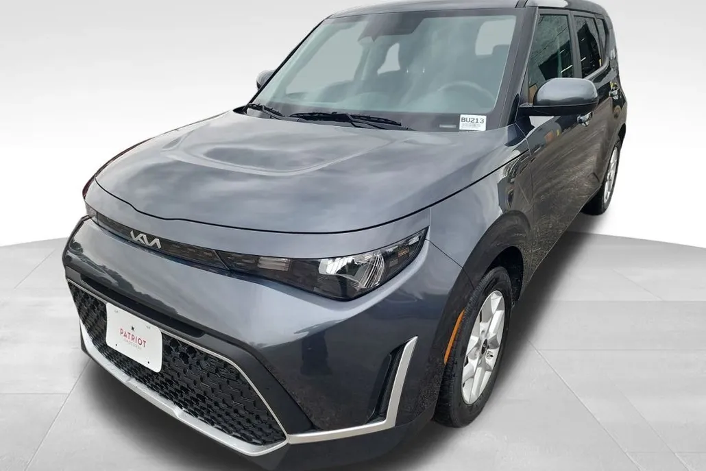 2024 Kia Soul LX photo 1