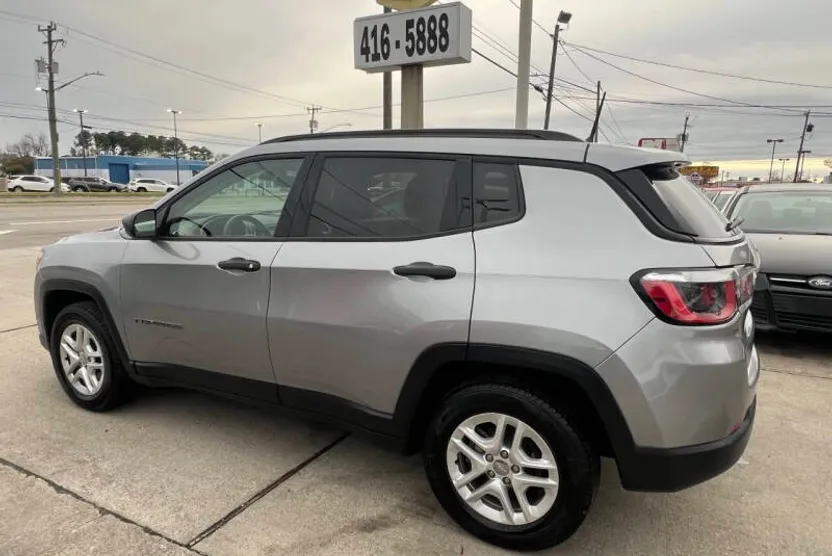 2018 Jeep Compass Sport photo 1