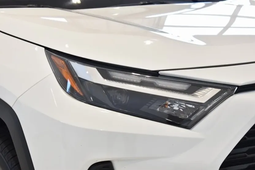 2024 Toyota RAV4 LE photo 1