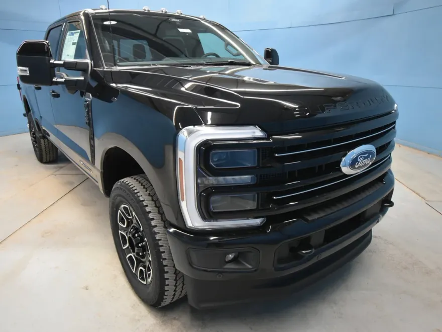 2025 Ford F-350 Platinum photo 1