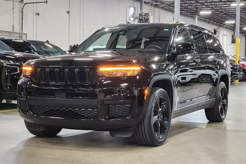 2021 Jeep Grand Cherokee Altitude photo 1