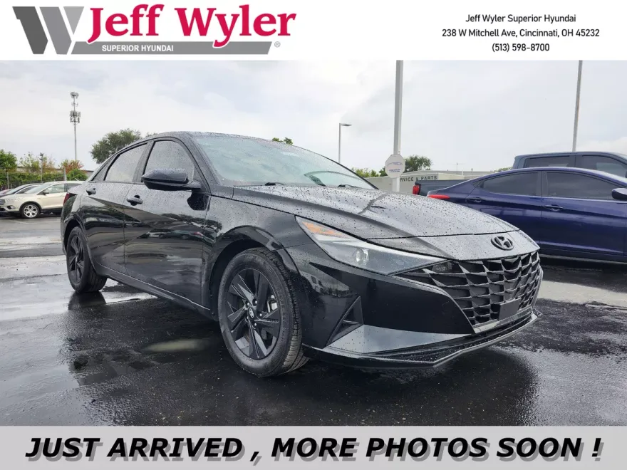 2021 Hyundai Elantra SEL photo 1
