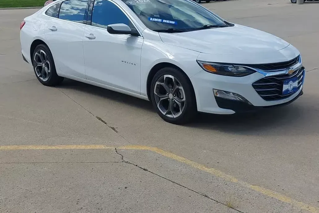 2024 Chevrolet Malibu 1LT photo 1