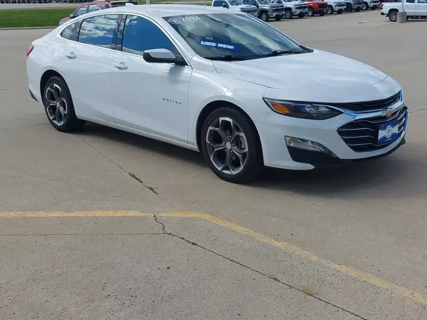 2024 Chevrolet Malibu 1LT photo 1