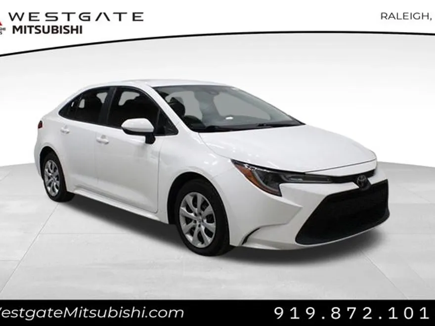 2020 Toyota Corolla LE photo 1
