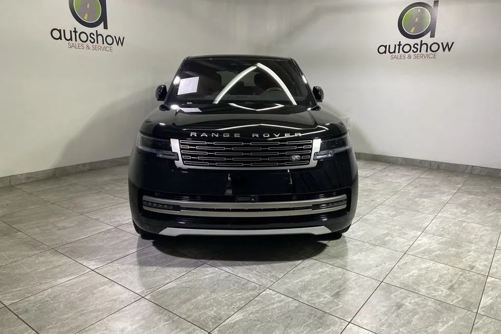 2023 Land Rover Range Rover SE photo 1