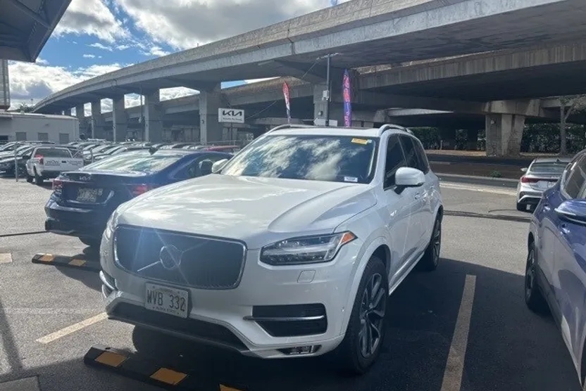 2019 Volvo XC90 T6 Momentum photo 1