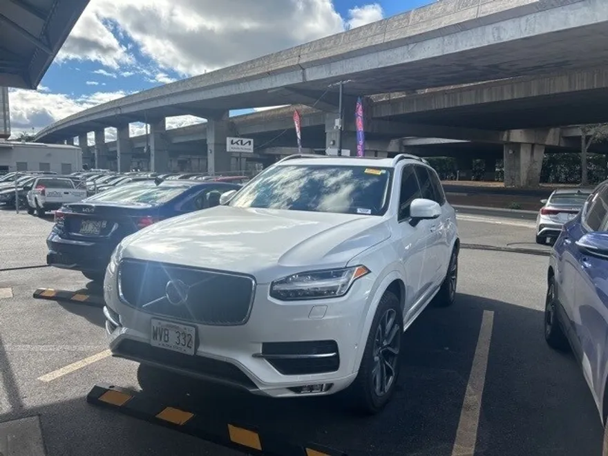 2019 Volvo XC90 T6 Momentum photo 1