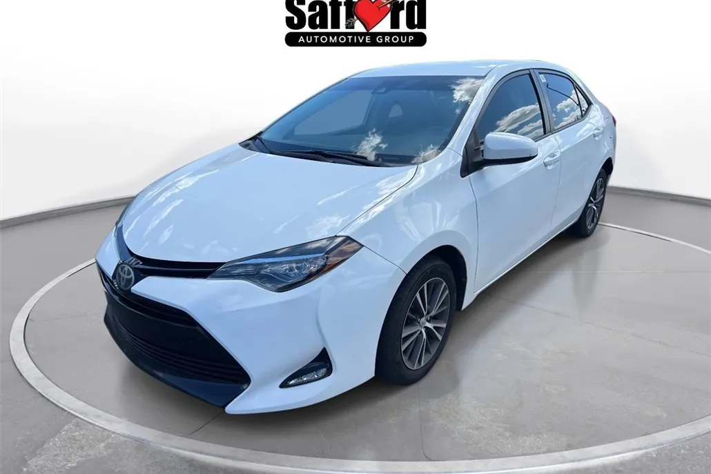 2017 Toyota Corolla LE photo 1