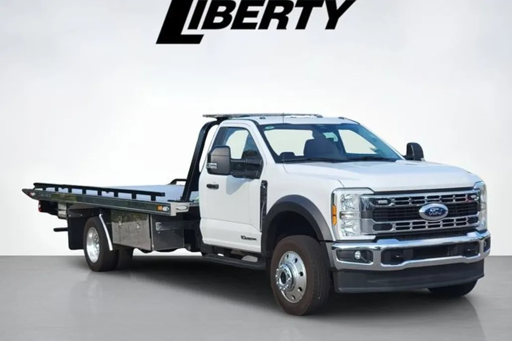 2024 Ford F-550 photo 1
