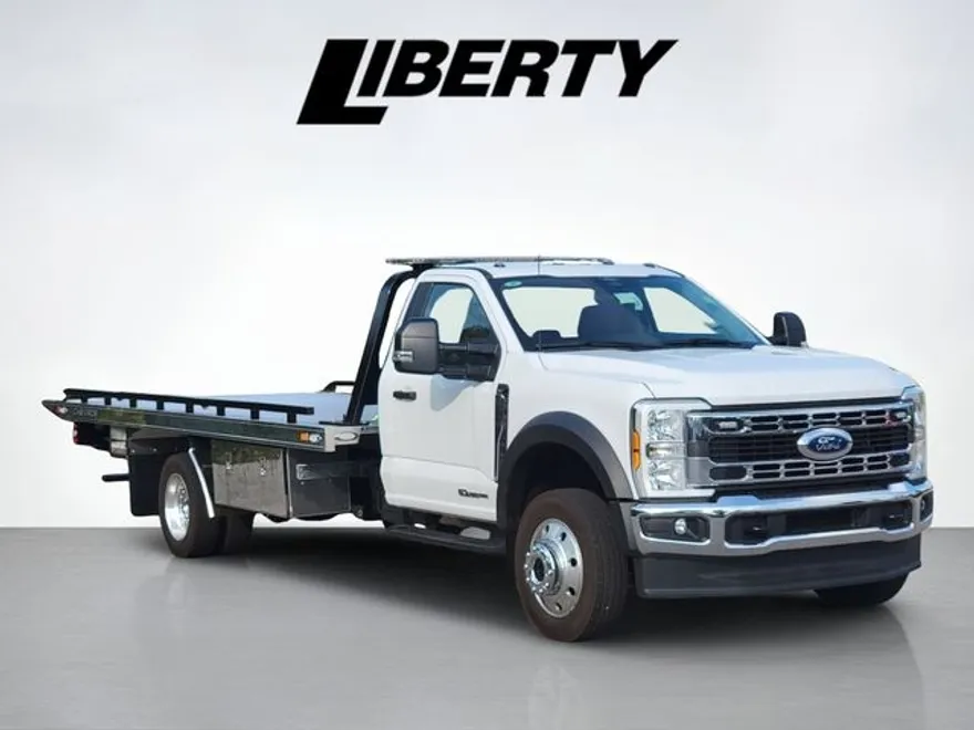 2024 Ford F-550 photo 1