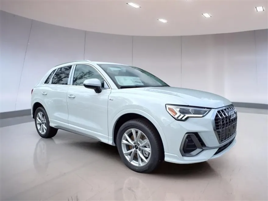 2025 Audi Q3 S line Premium photo 1