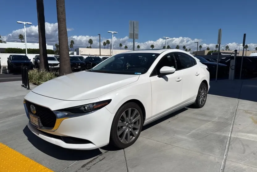 2021 Mazda Mazda3 Premium photo 1