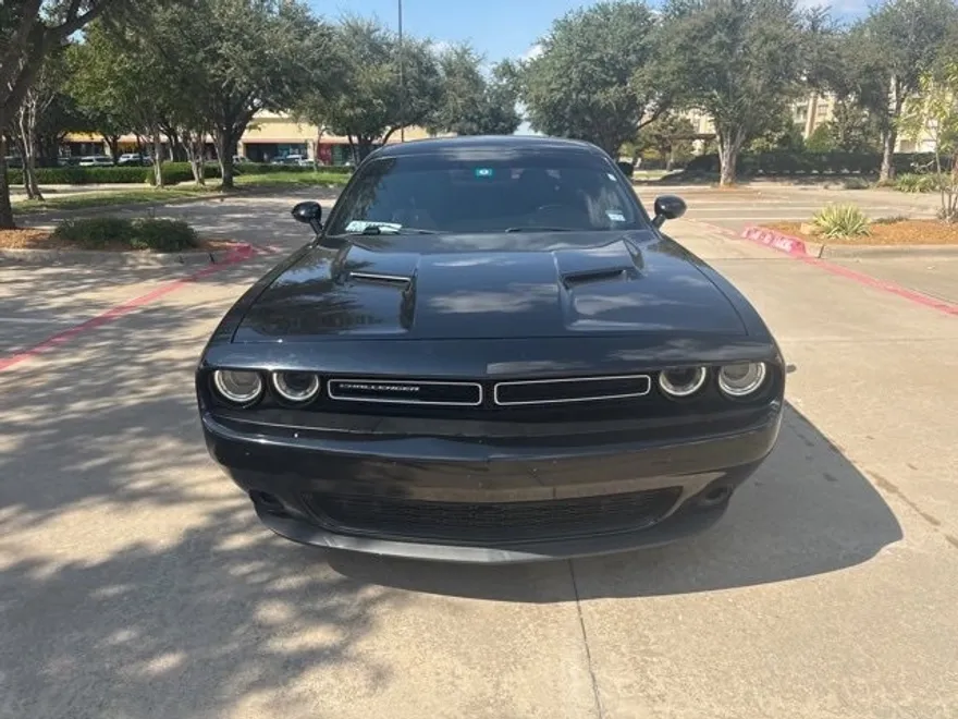 2016 Dodge Challenger SXT photo 1