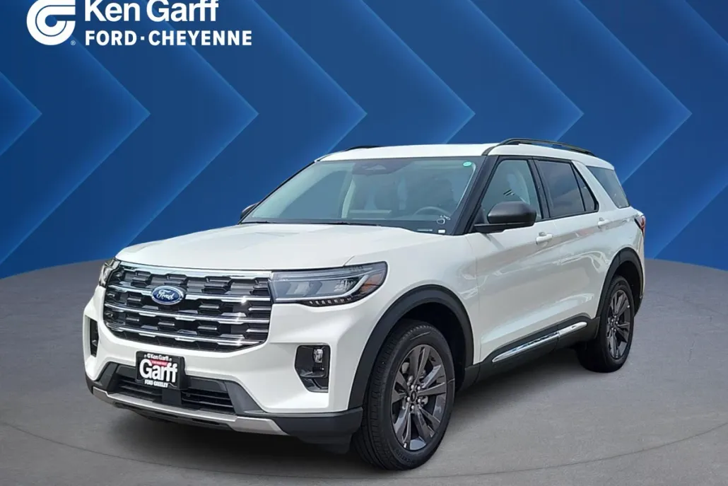 2025 Ford Explorer photo 1