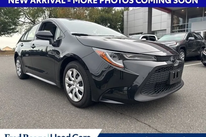 2022 Toyota Corolla LE photo 1