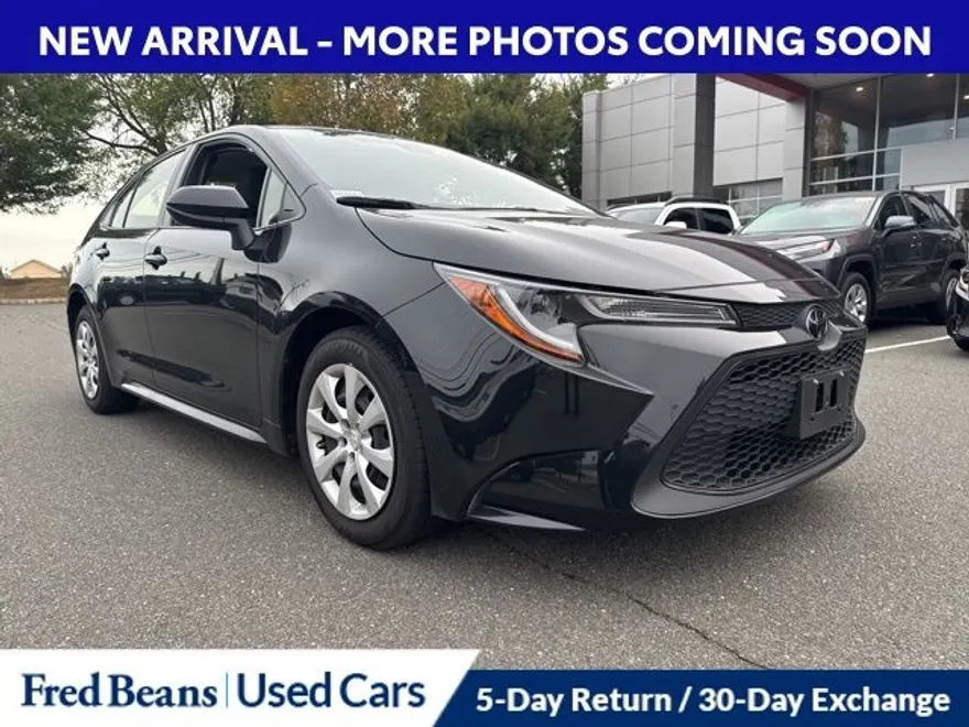 2022 Toyota Corolla LE photo 1