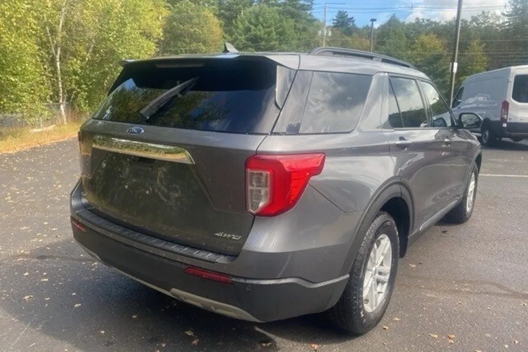 2022 Ford Explorer XLT photo 1