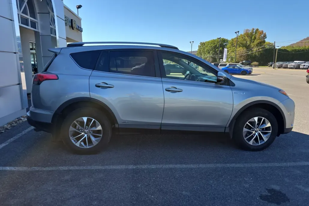 2018 Toyota RAV4 Hybrid XLE photo 1