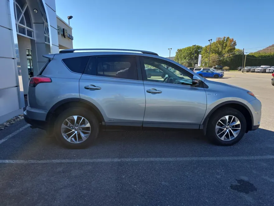 2018 Toyota RAV4 Hybrid XLE photo 1