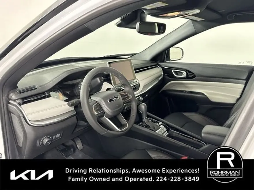 2024 Jeep Compass Limited photo 1