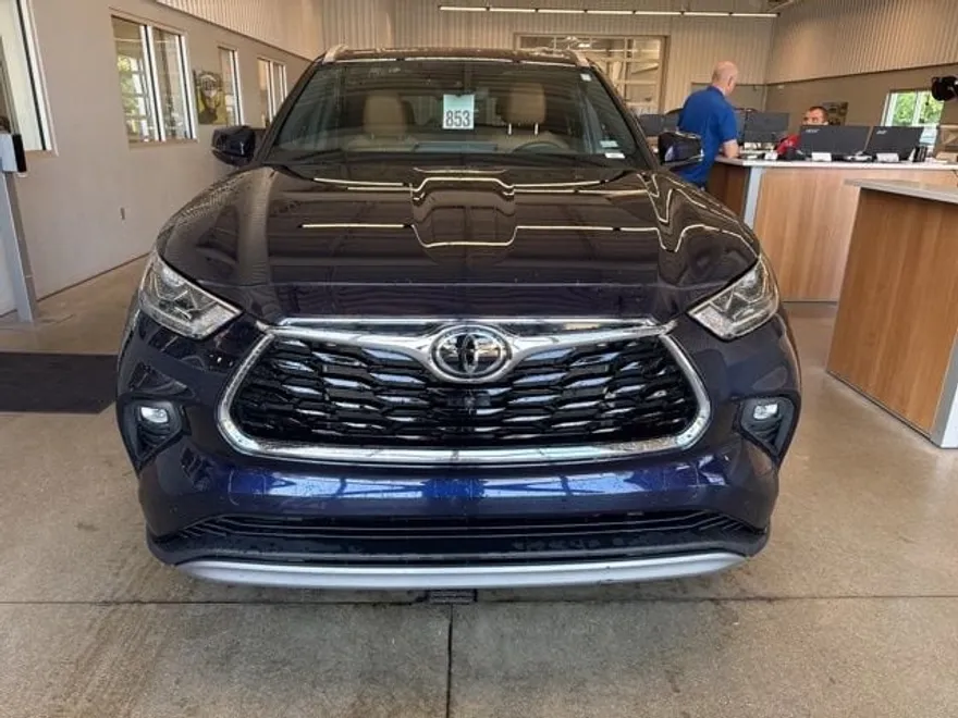2022 Toyota Highlander Platinum photo 1