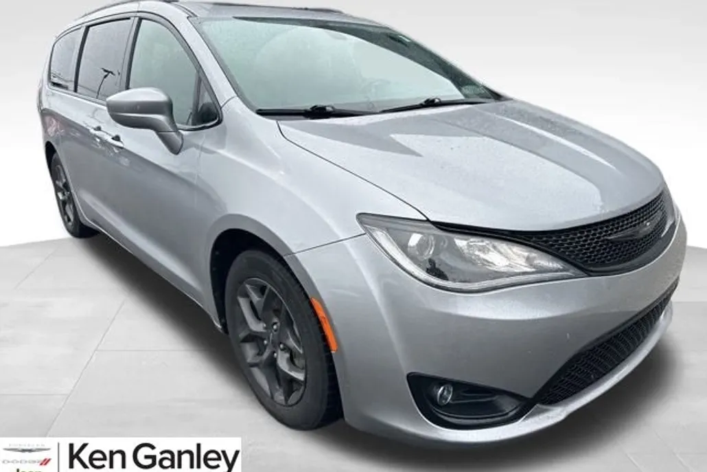 2018 Chrysler Pacifica Touring Plus photo 1