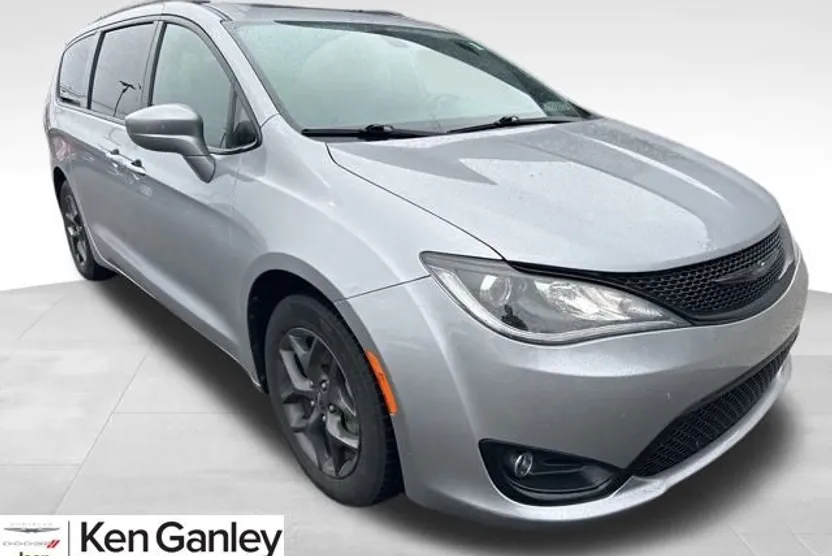 2018 Chrysler Pacifica Touring Plus photo 1