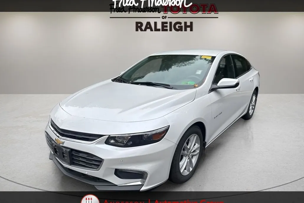 2017 Chevrolet Malibu Hybrid photo 1