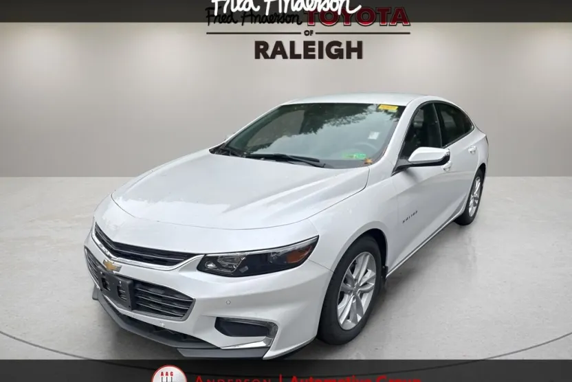 2017 Chevrolet Malibu Hybrid photo 1