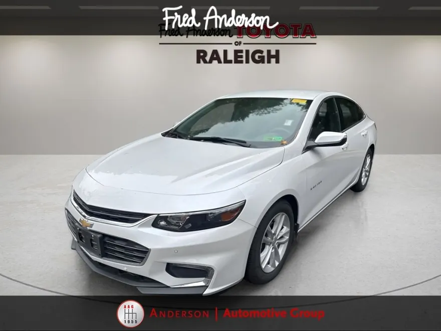 2017 Chevrolet Malibu Hybrid photo 1