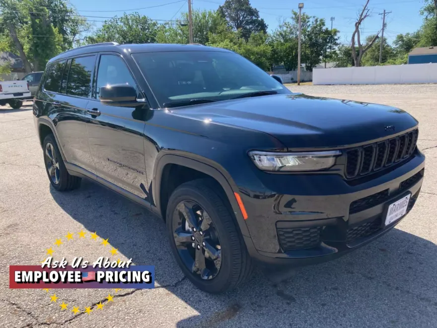 2025 Jeep Grand Cherokee Laredo photo 1