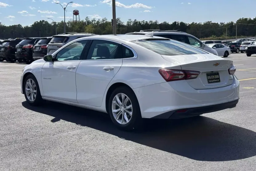 2021 Chevrolet Malibu 1LT photo 1