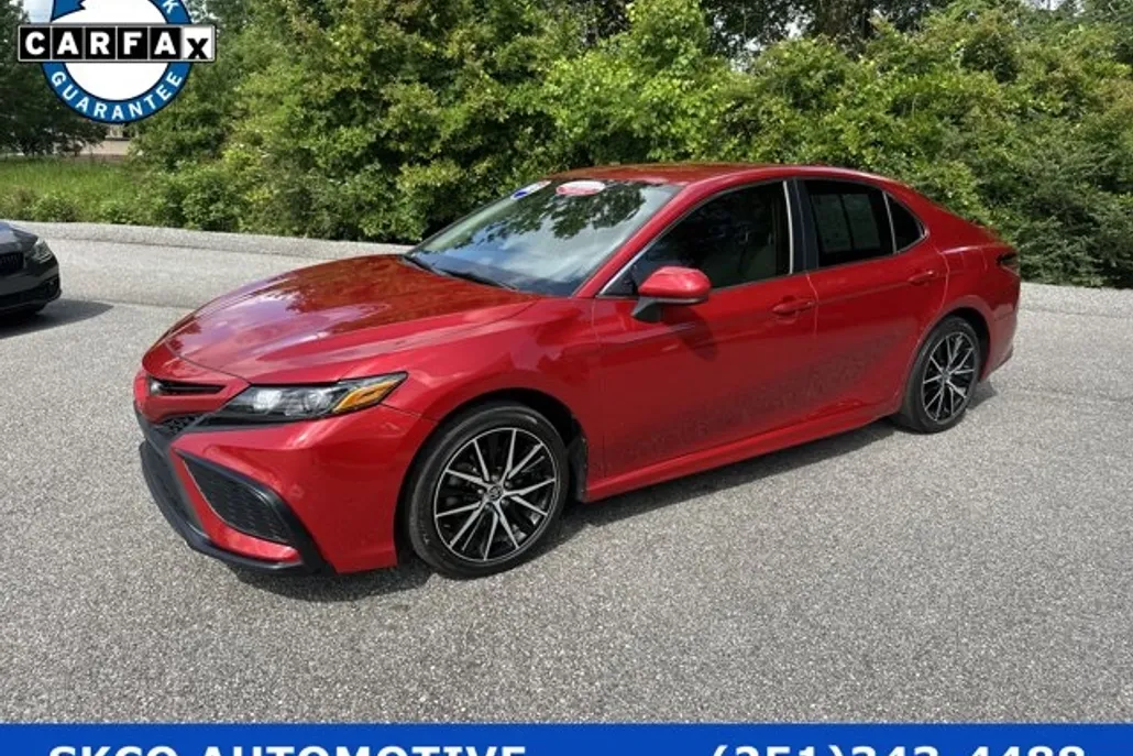 2021 Toyota Camry SE photo 1