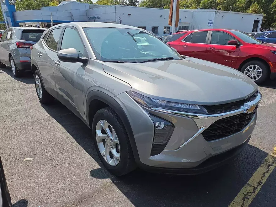 2024 Chevrolet Trax LS photo 1