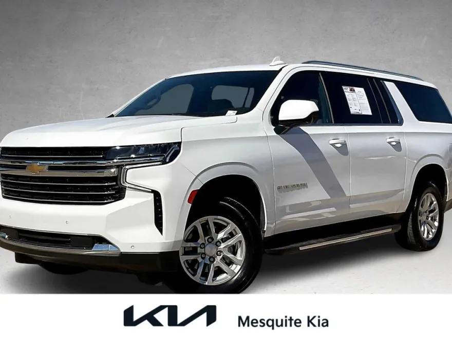 2023 Chevrolet Suburban LT photo 1