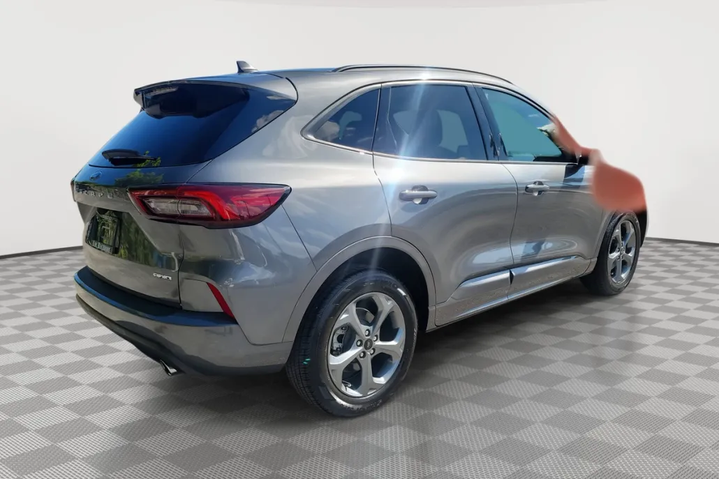 2023 Ford Escape ST-Line photo 1