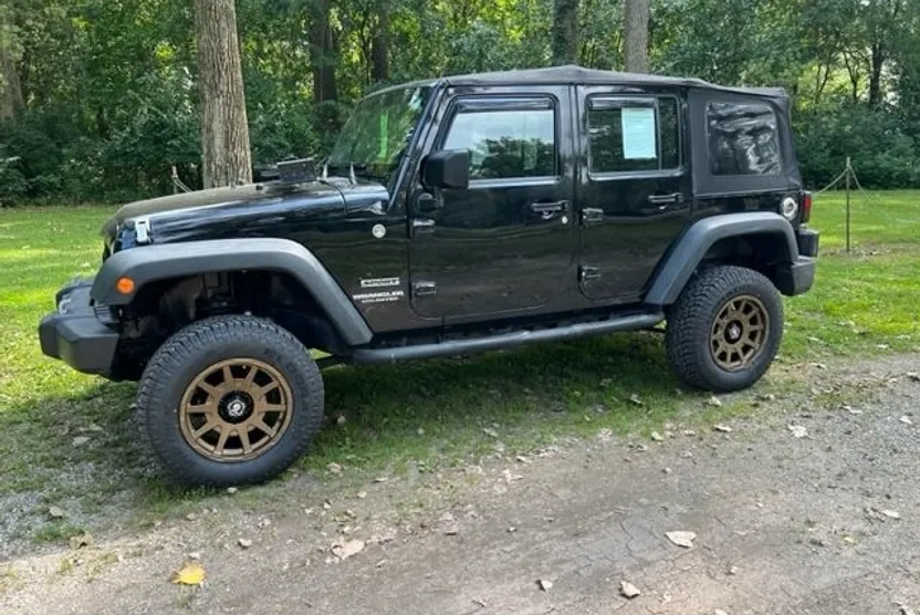 2010 Jeep Wrangler Unlimited Sport photo 1