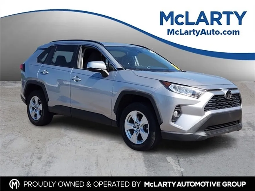 2019 Toyota RAV4 XLE photo 1
