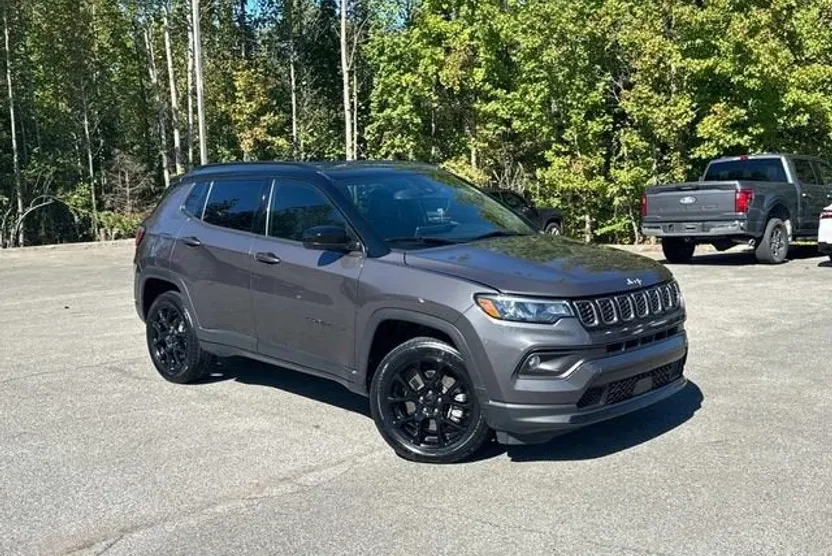2024 Jeep Compass Latitude photo 1