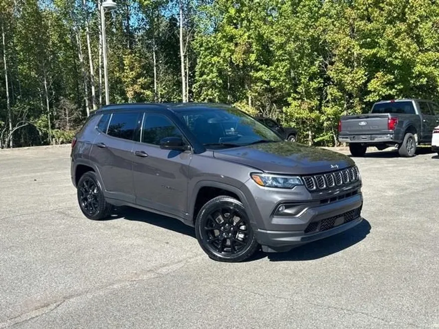 2024 Jeep Compass Latitude photo 1