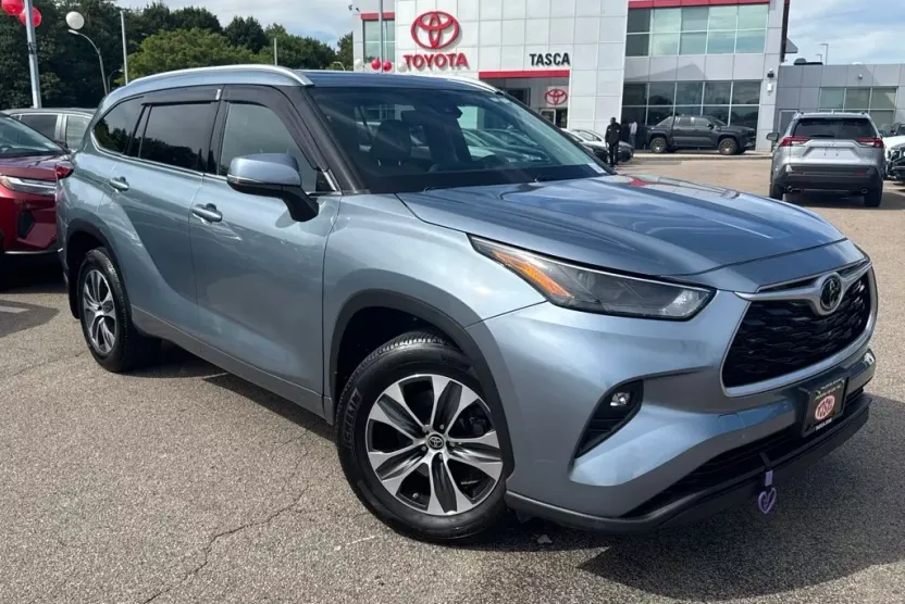 2022 Toyota Highlander XLE photo 1