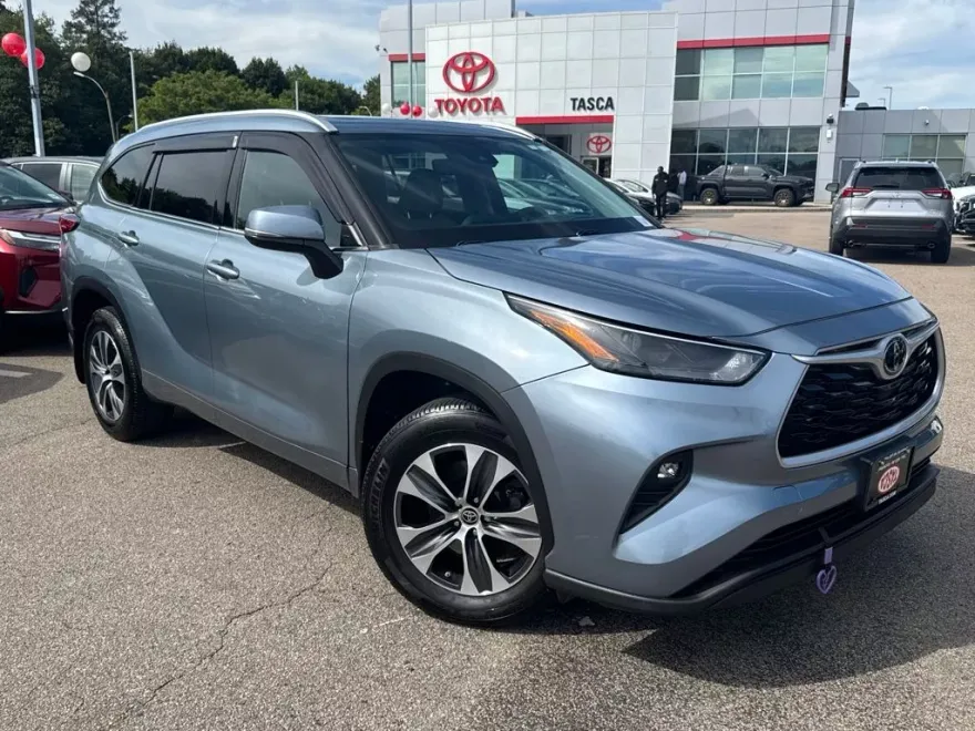 2022 Toyota Highlander XLE photo 1