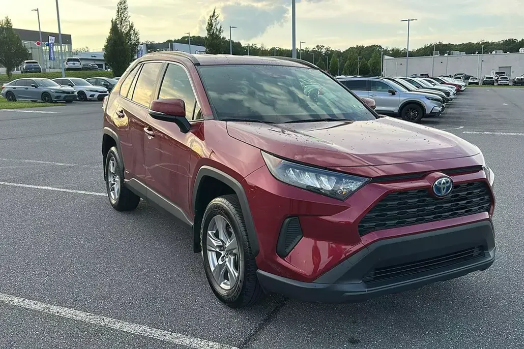 2022 Toyota RAV4 Hybrid LE photo 1