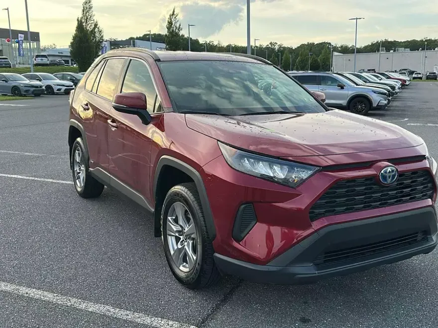 2022 Toyota RAV4 Hybrid LE photo 1