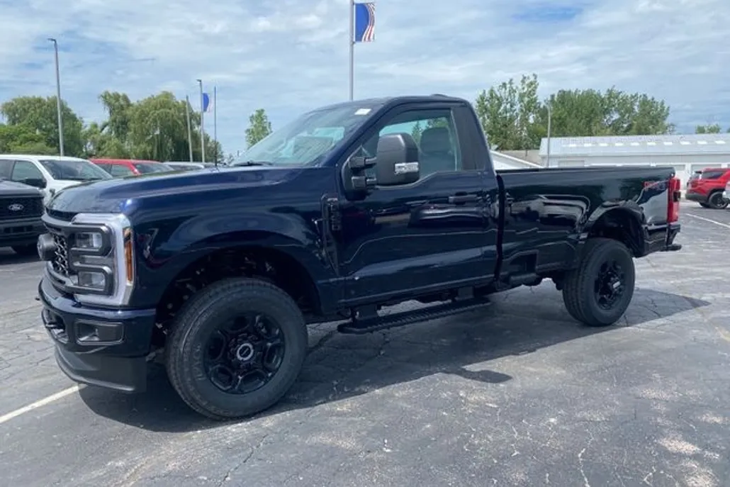 2025 Ford F-350 photo 1