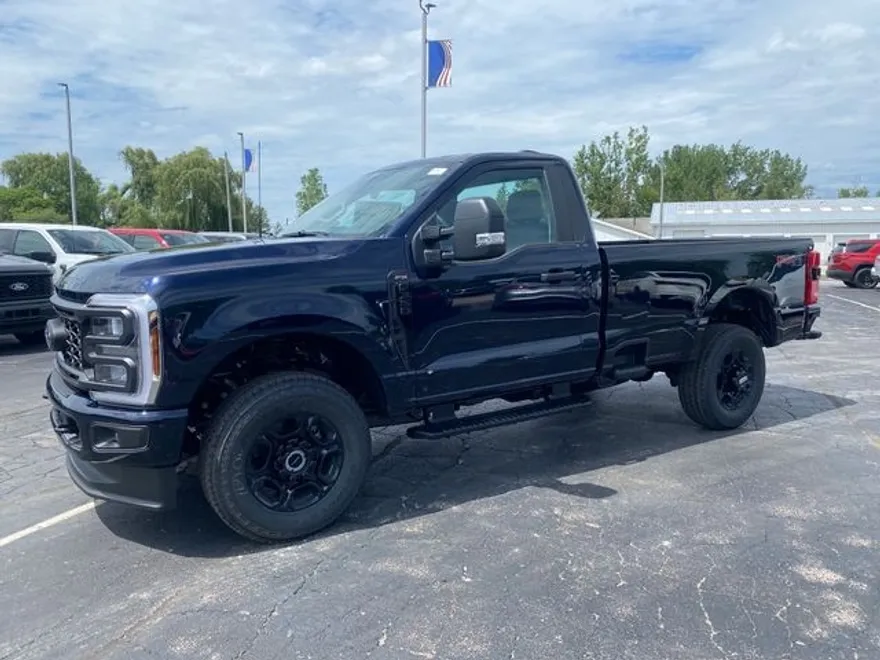 2025 Ford F-350 photo 1